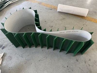 کمربند نوار نقاله مسطح PVC که توسط مشتری سفارش داده شده است ارسال شده است